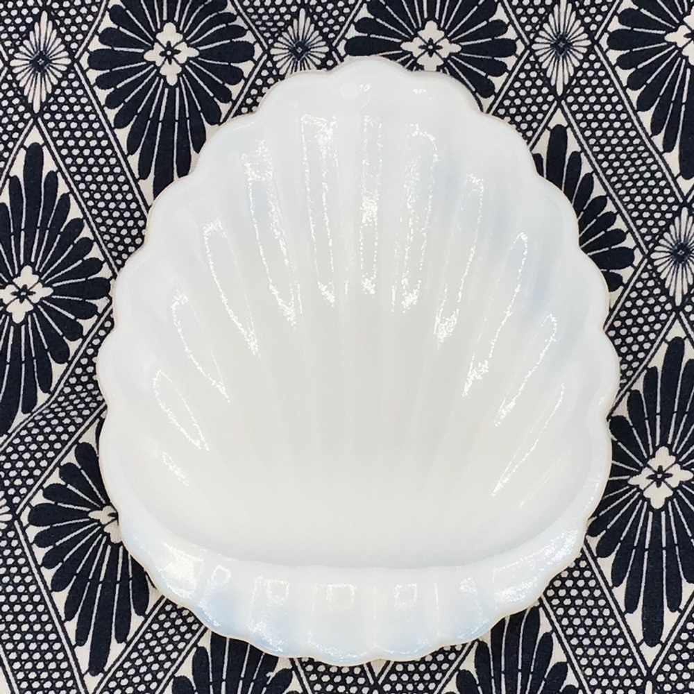 Vtg Milk Glass Scallop Sea Shell Bowl Soap Dish Trinket Tray Beach Dec…